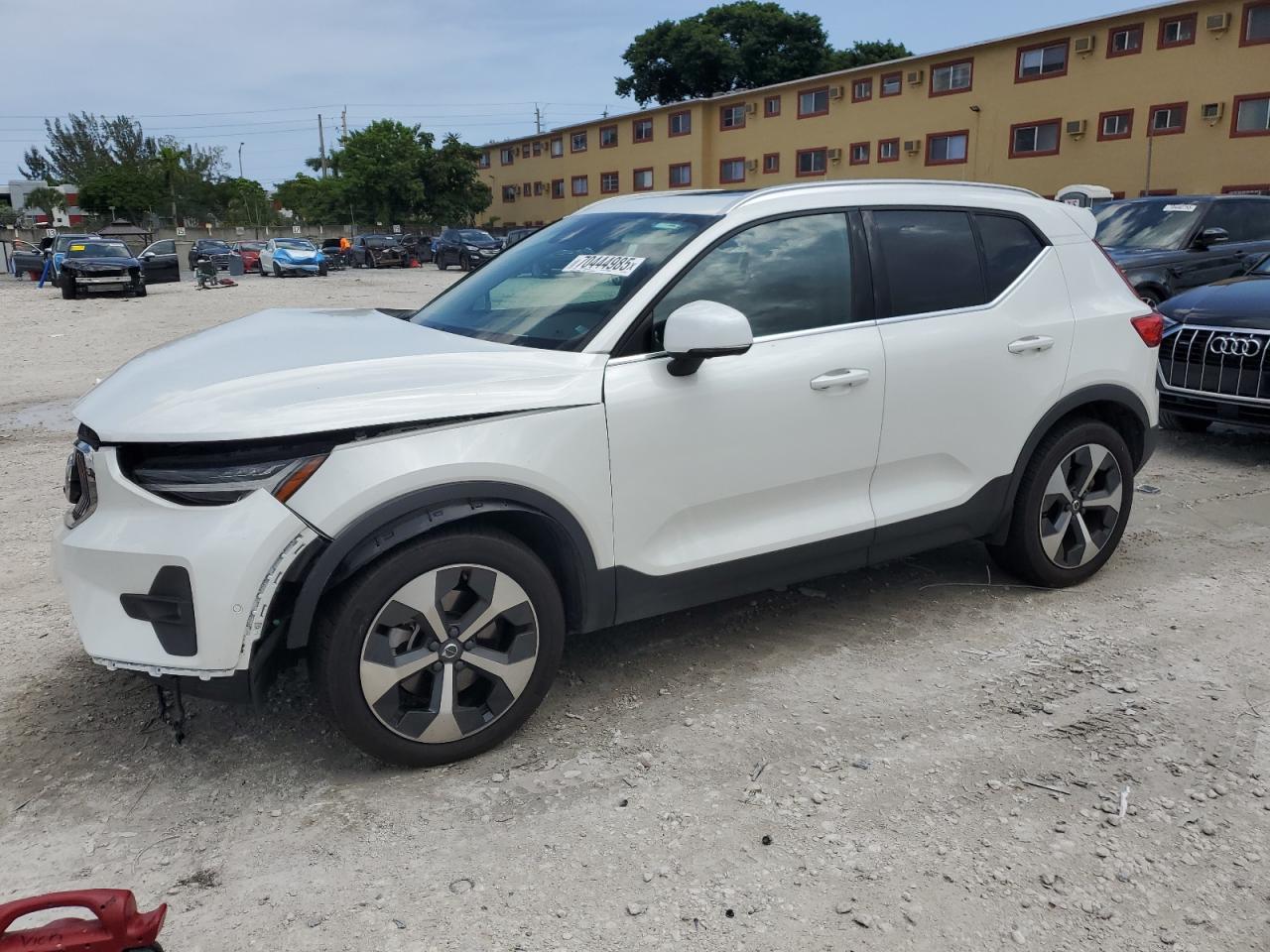 VOLVO XC40 PLUS