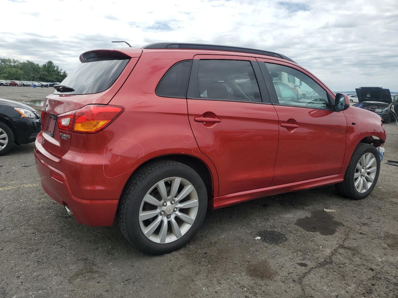 MITSUBISHI OUTLANDER SE