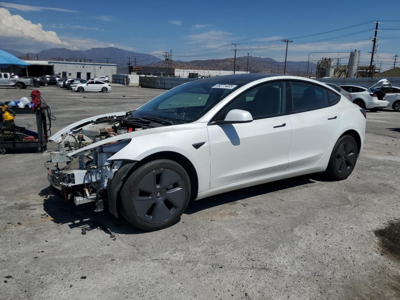 TESLA MODEL 3