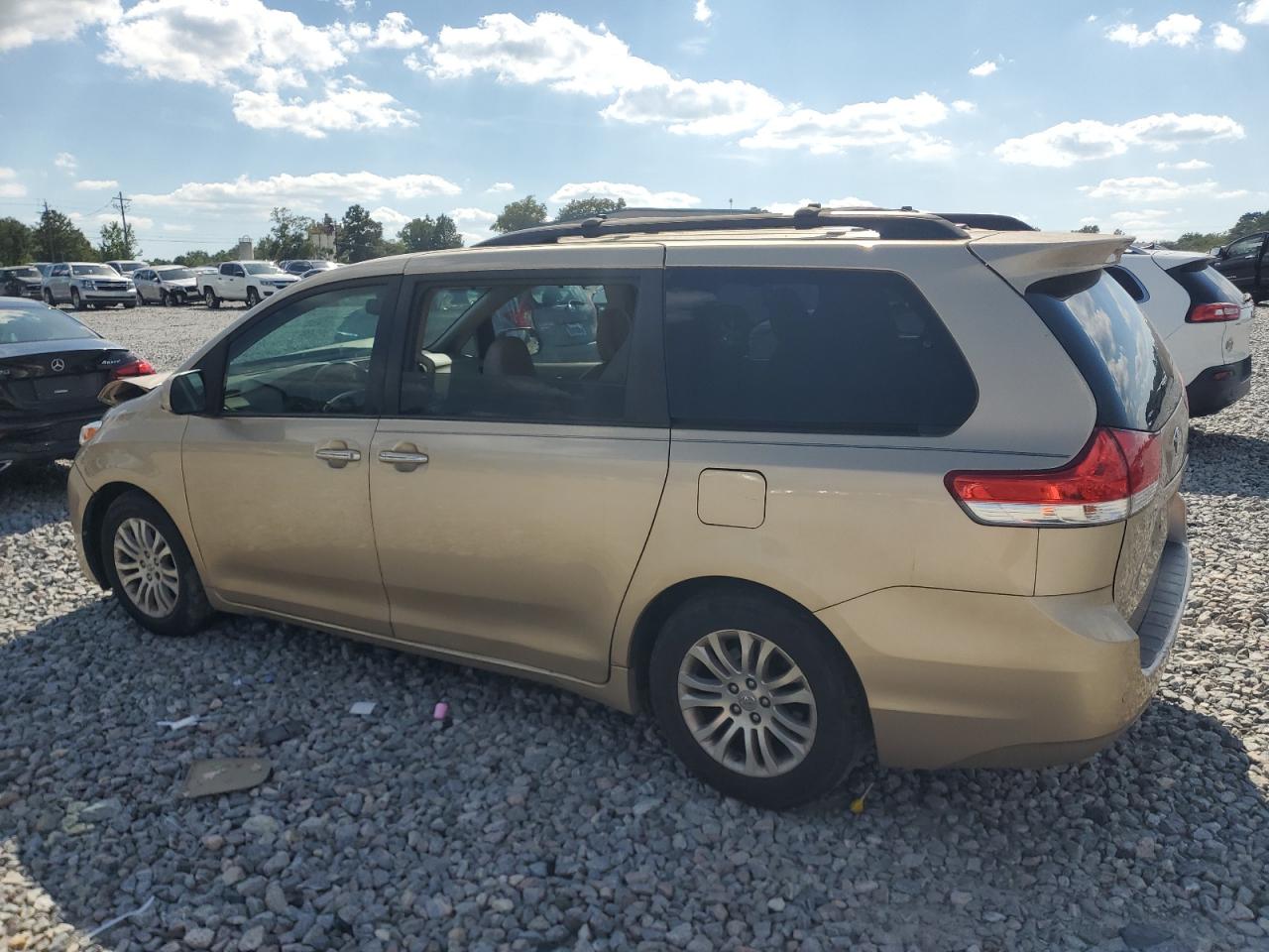 TOYOTA SIENNA XLE