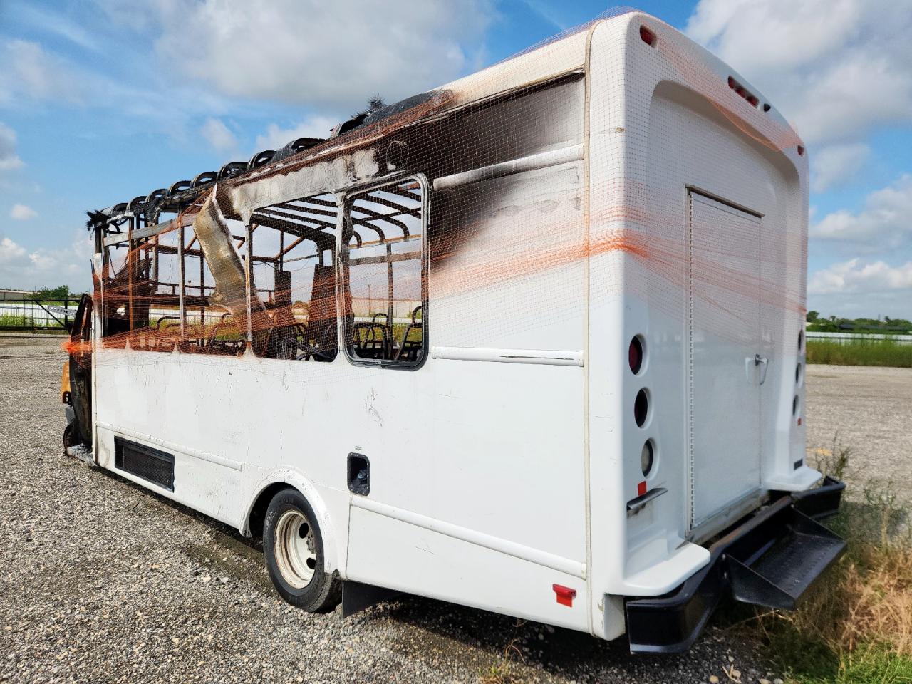 FORD ECONOLINE E450 SUPER DUTY CUTAWAY VAN