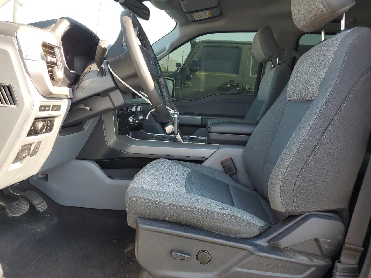 FORD F-150 LIGHTNING PRO