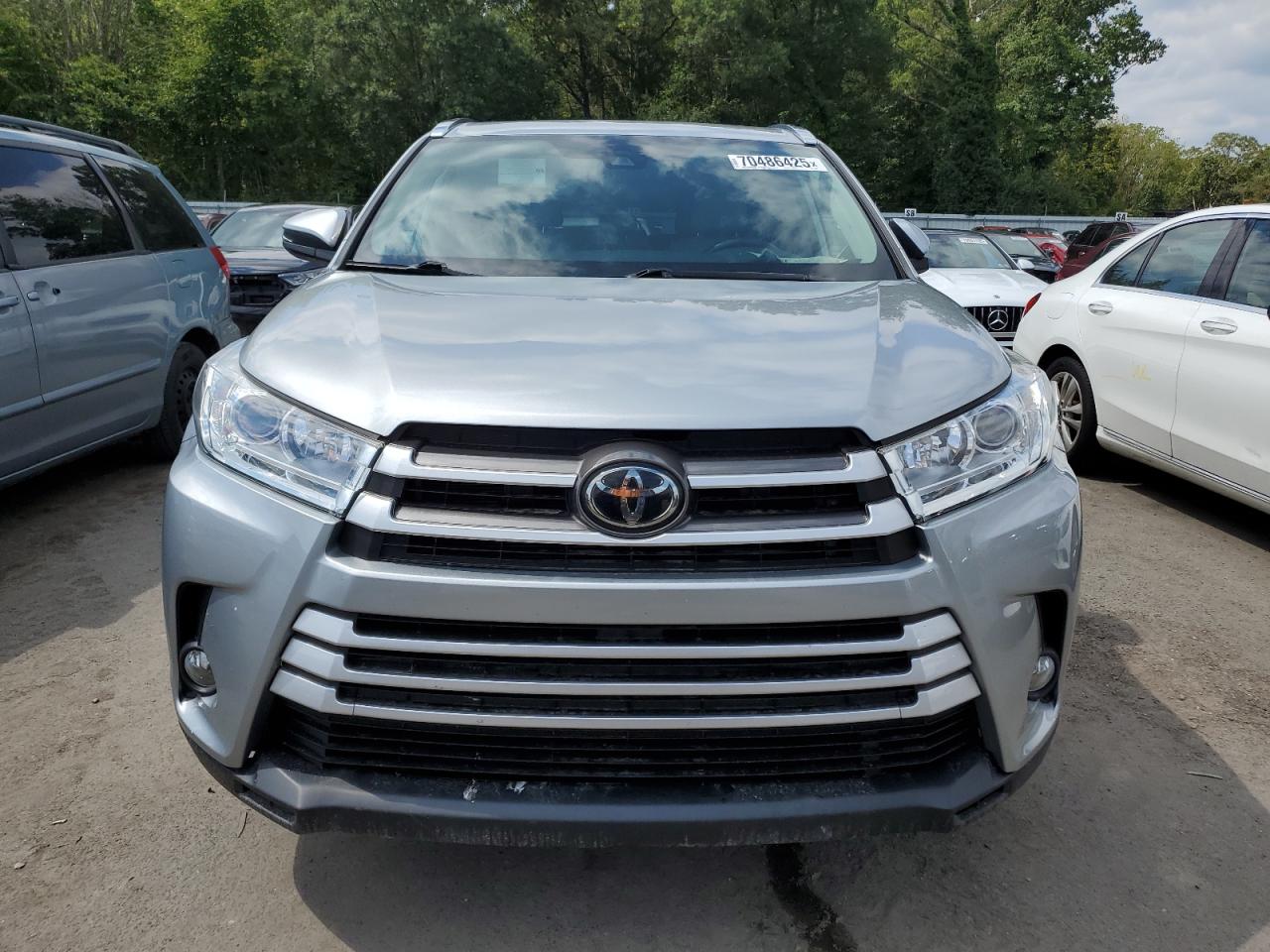 TOYOTA HIGHLANDER SE