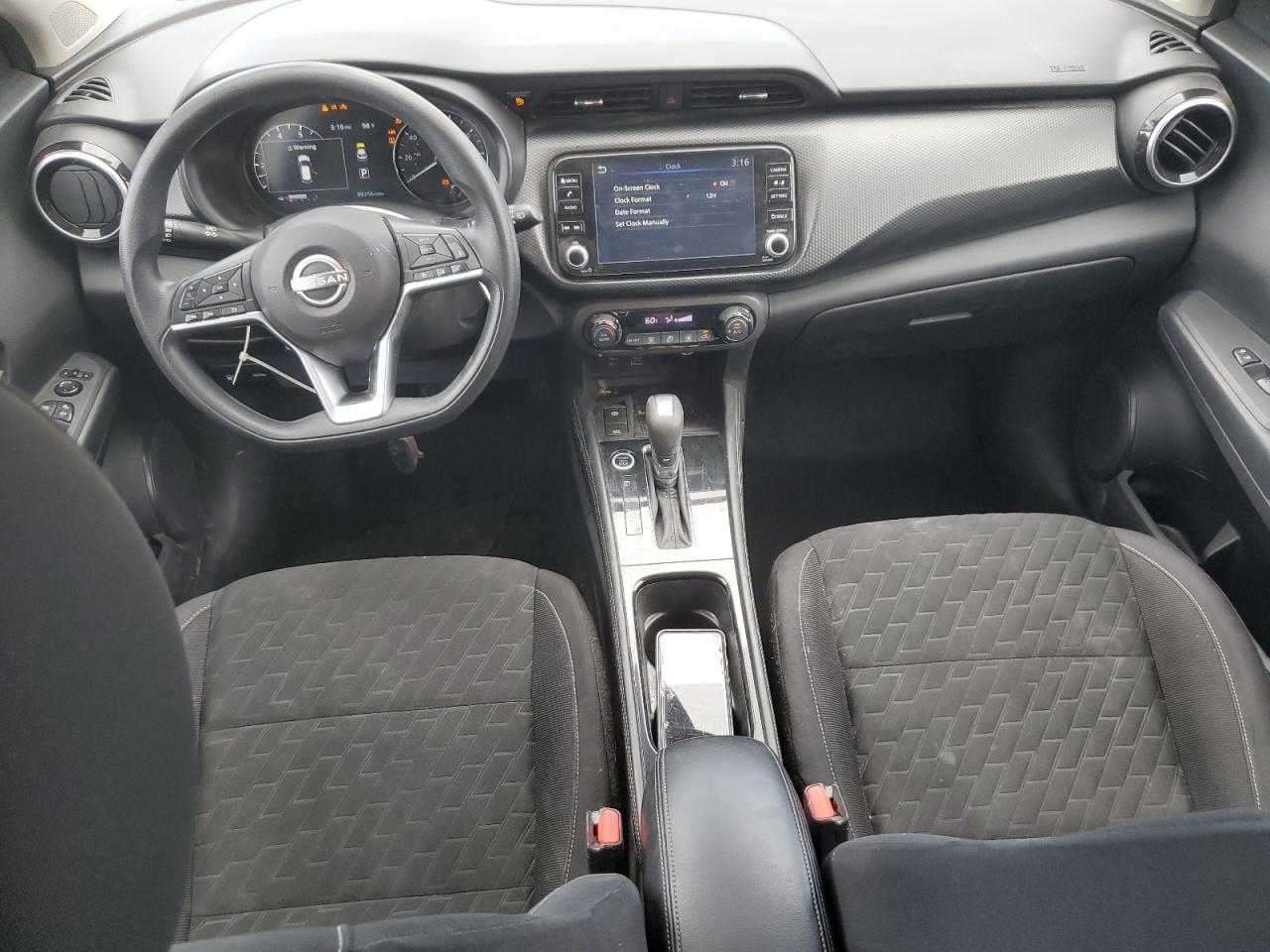 NISSAN KICKS SV