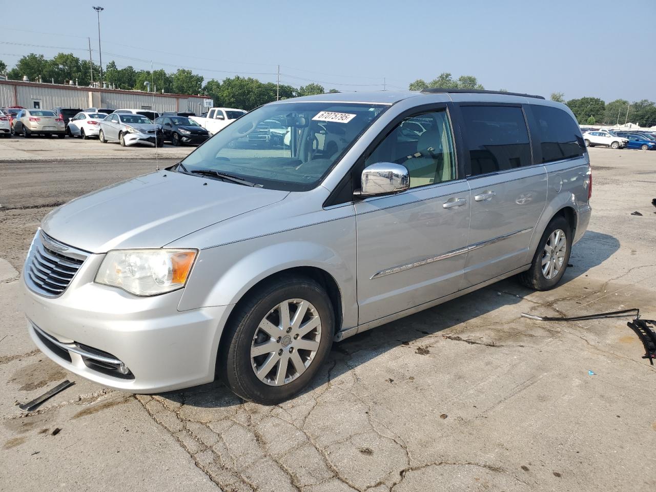 CHRYSLER TOWN & COUNTRY TOURING L