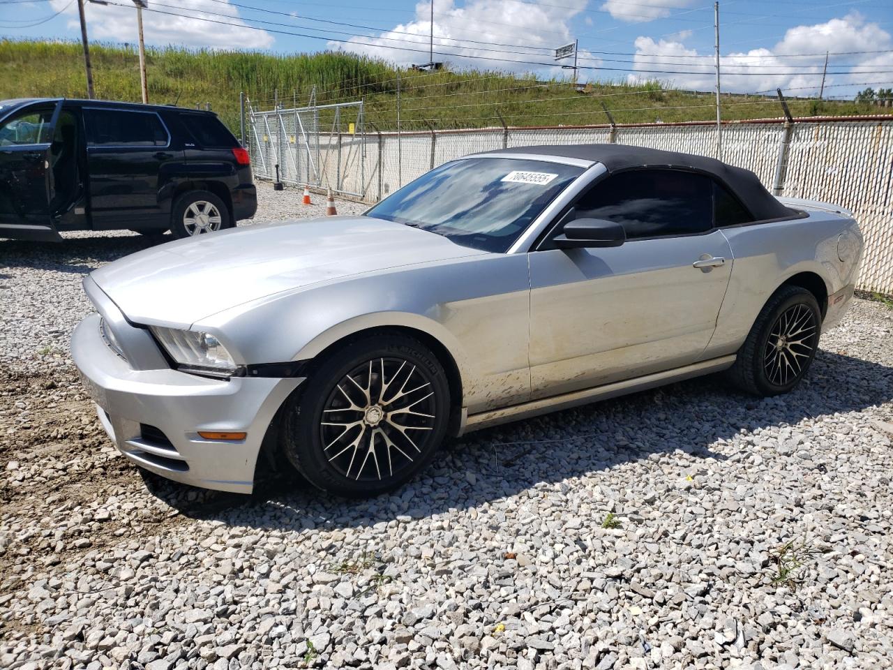 FORD MUSTANG
