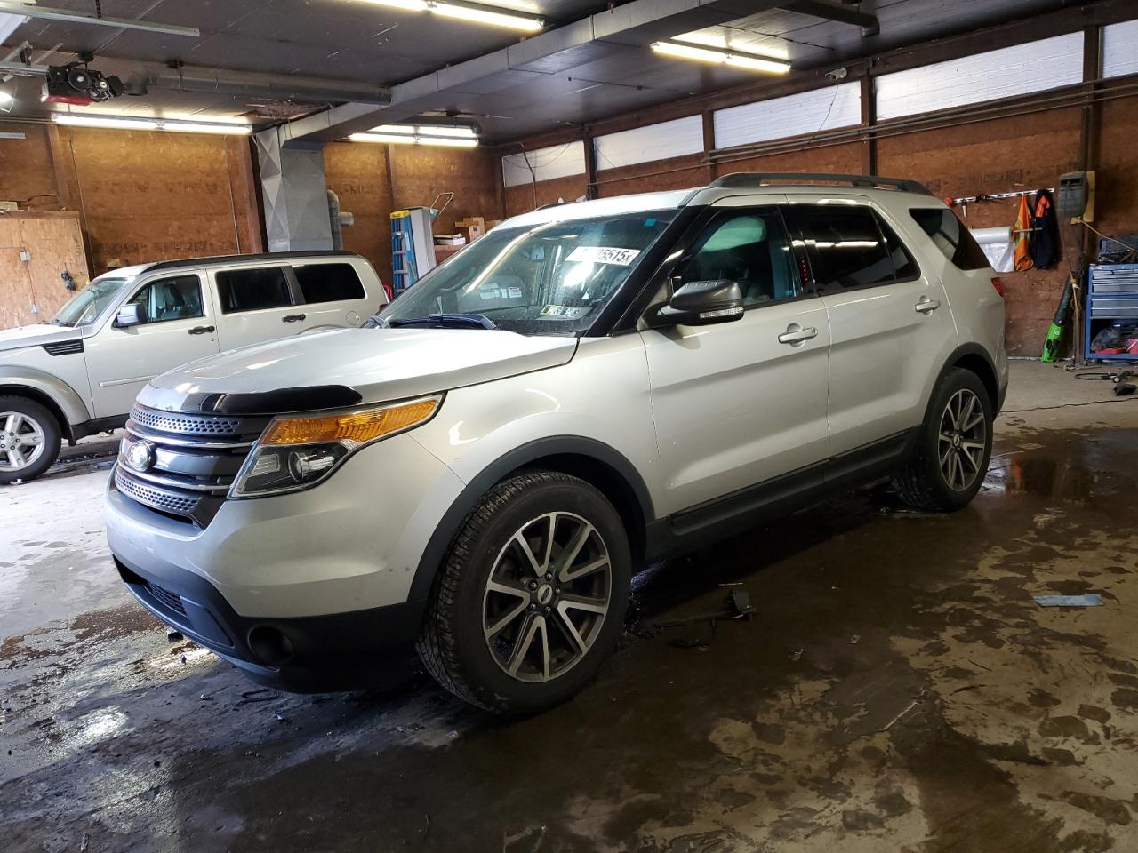  Salvage Ford Explorer