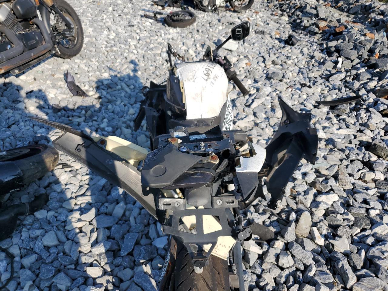 Lot #3240082485 2016 YAMAHA YZFR3