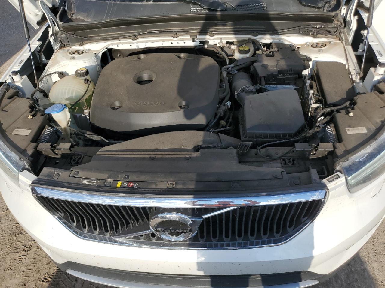 VOLVO XC40 T5 MOMENTUM