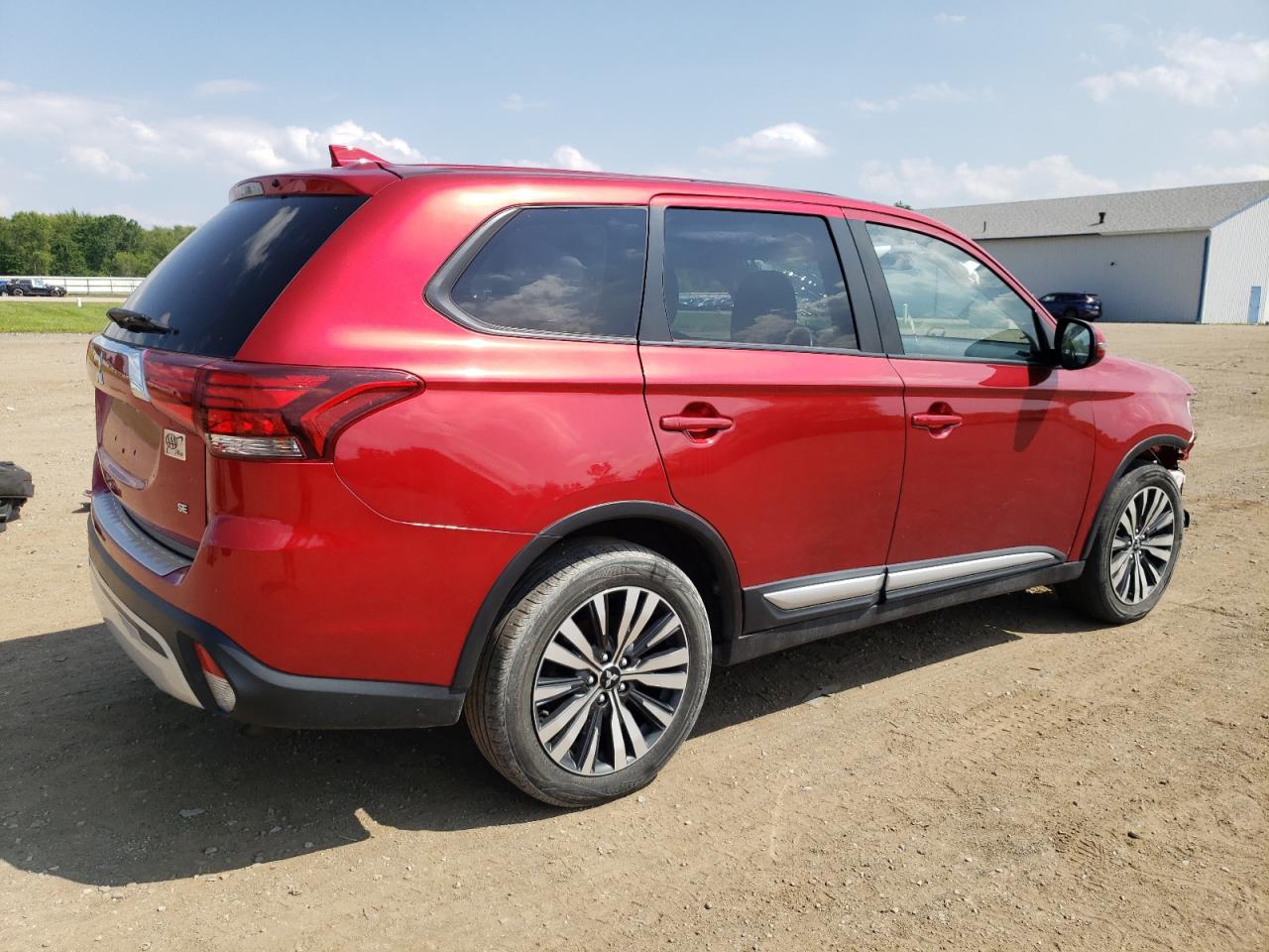 MITSUBISHI OUTLANDER SE