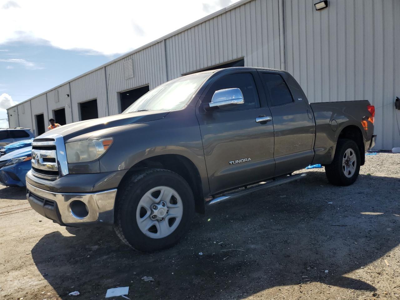 TOYOTA TUNDRA DOUBLE CAB SR5