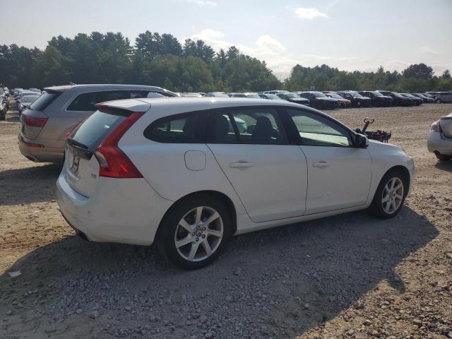 2015 VOLVO V60 YV126MEA7F1205876