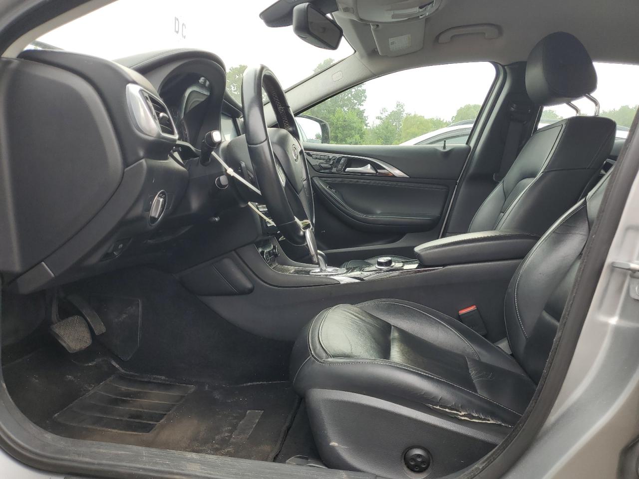 INFINITI QX30 BASE