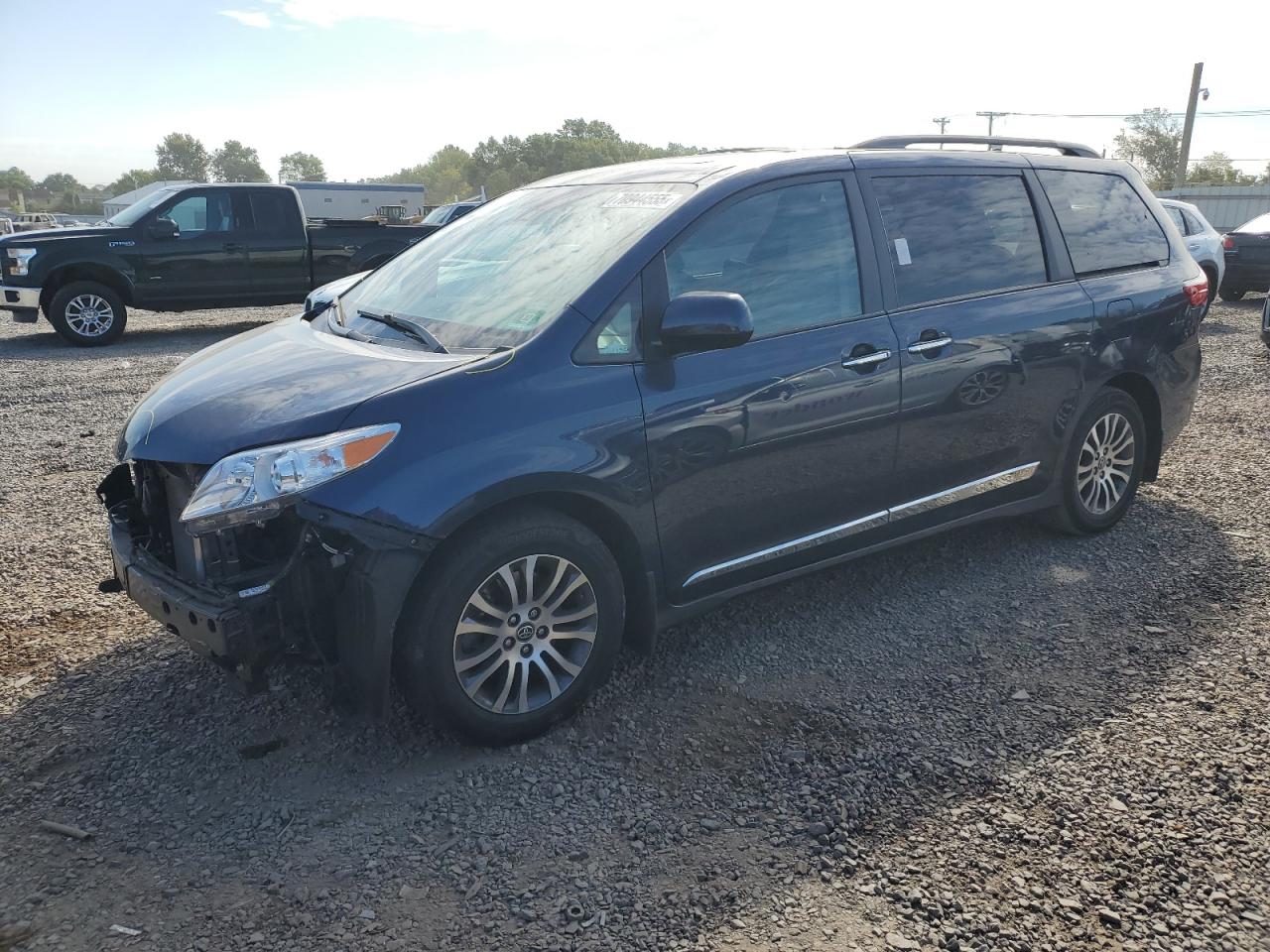 TOYOTA SIENNA XLE