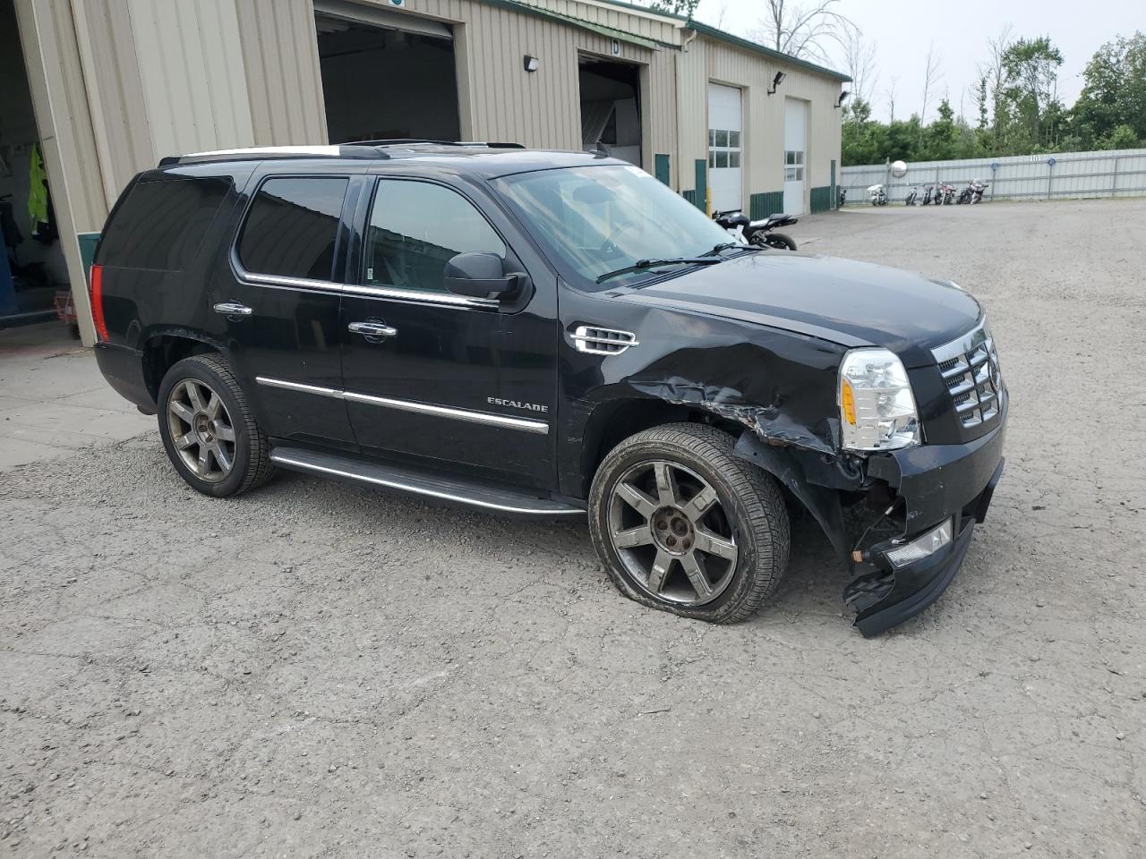 CADILLAC ESCALADE LUXURY