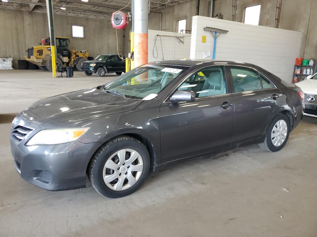 TOYOTA CAMRY BASE
