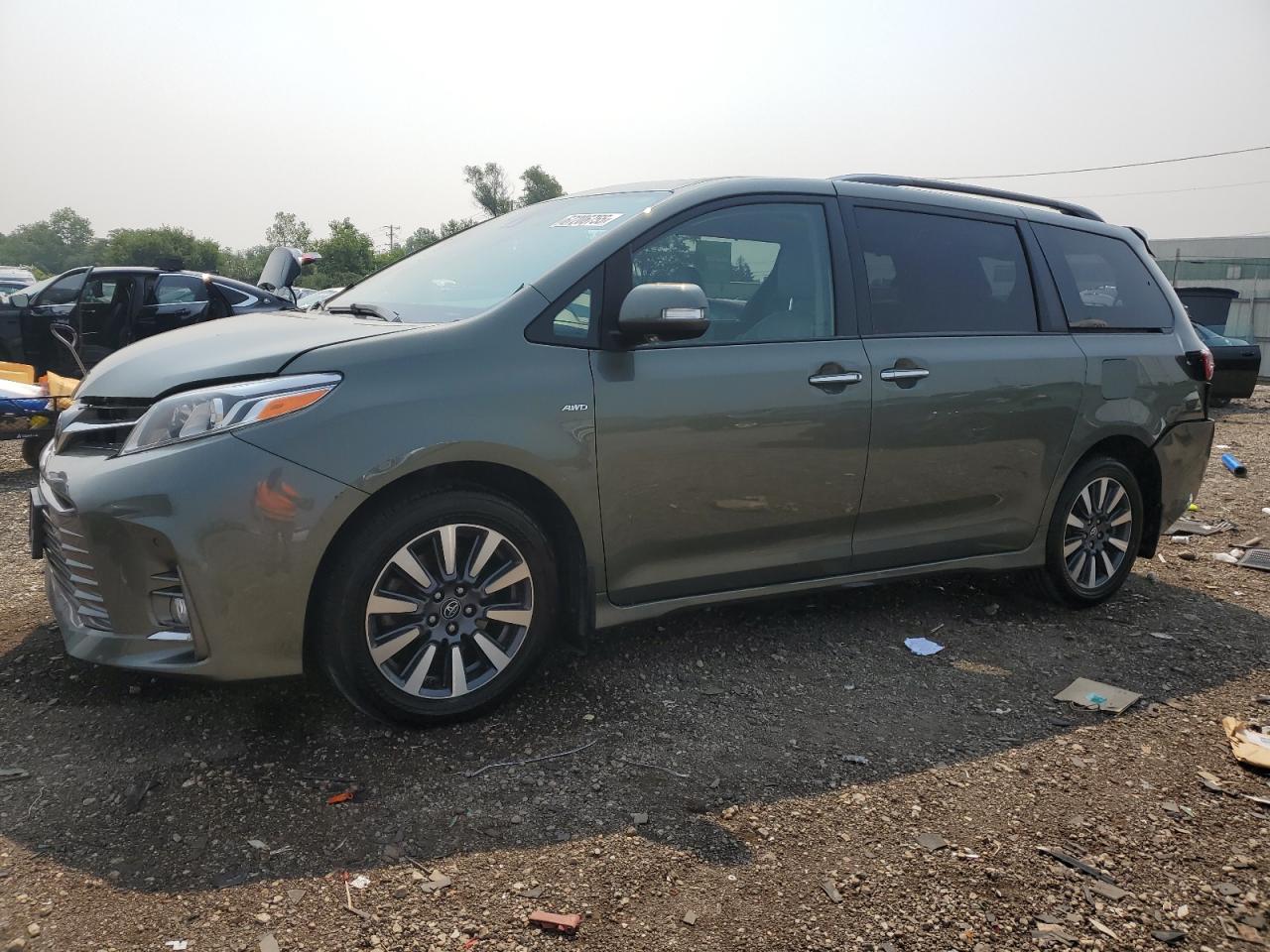TOYOTA SIENNA XLE