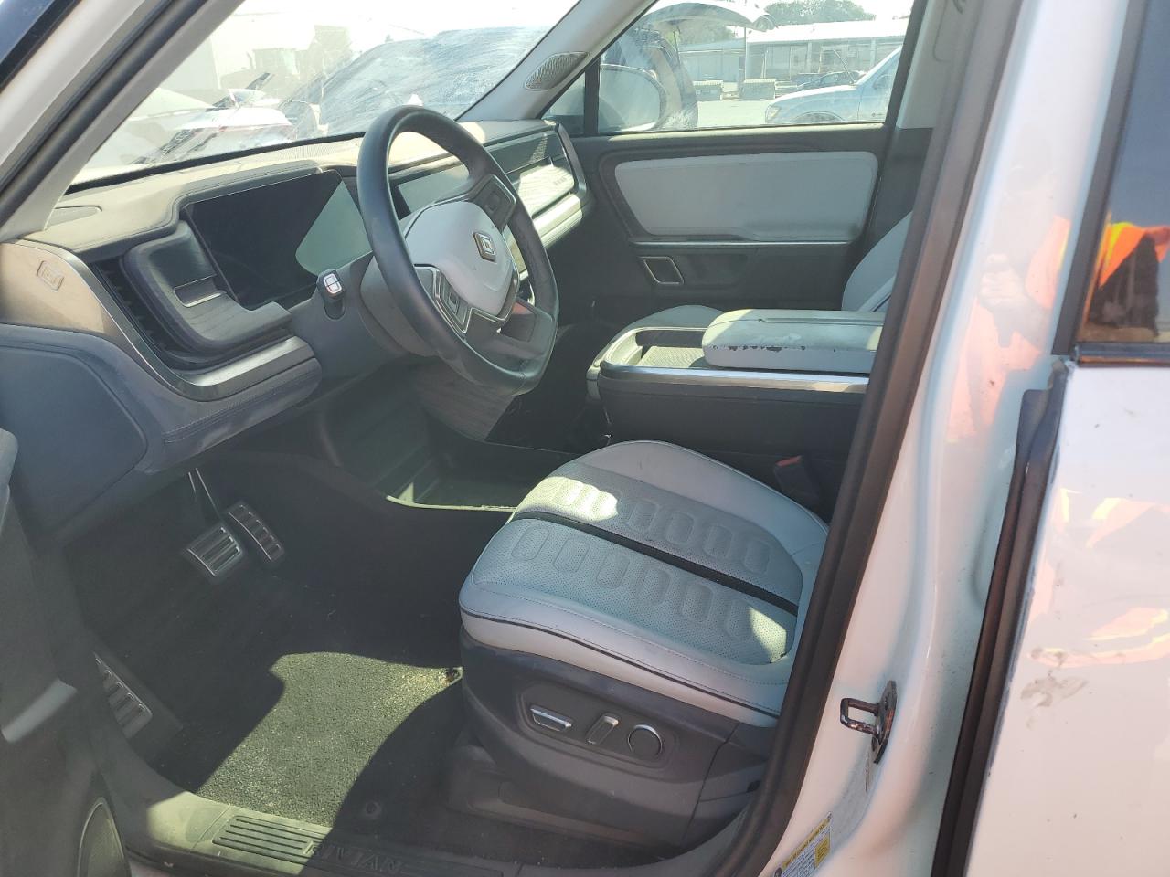 RIVIAN R1S ADVENTURE