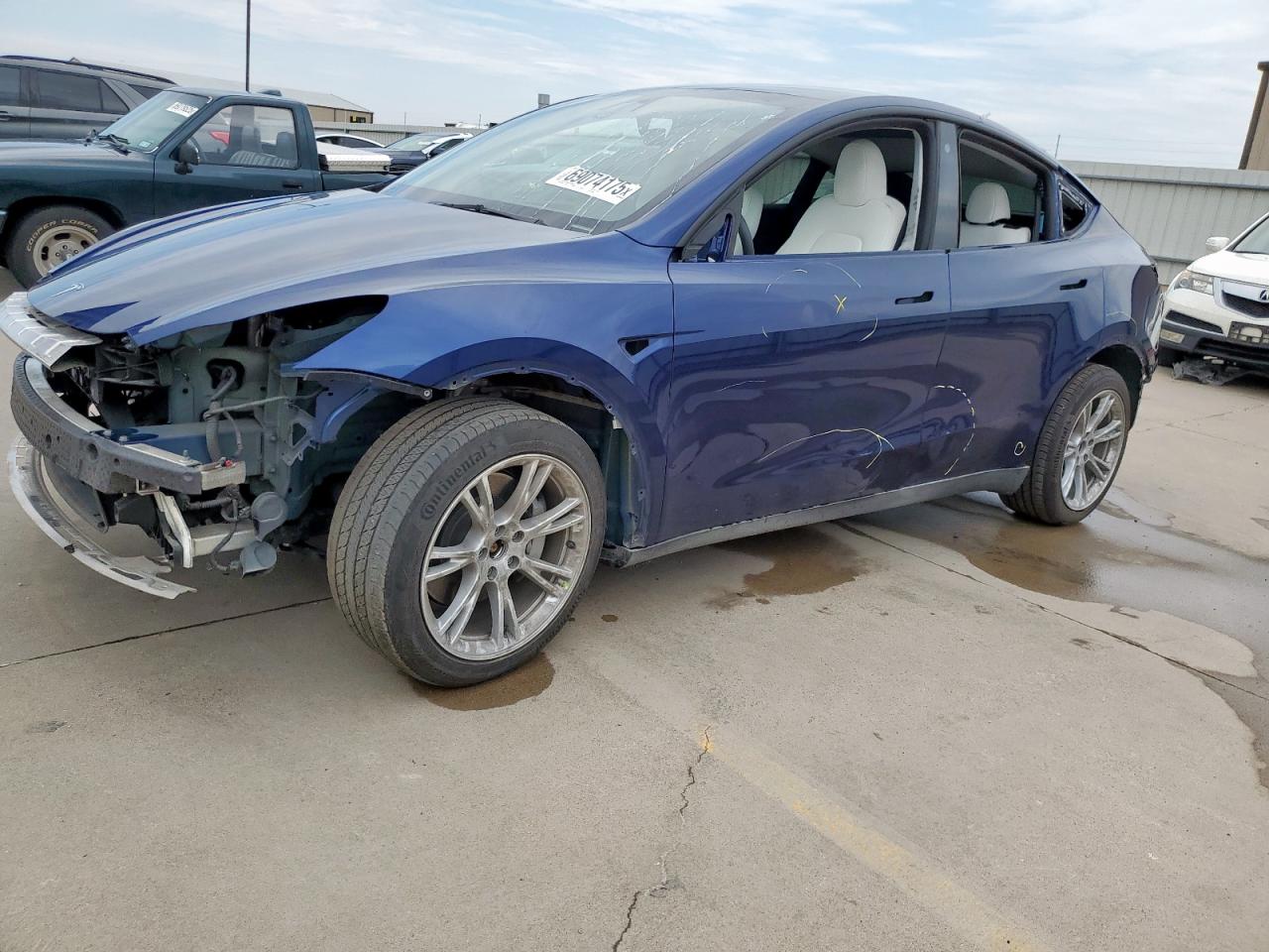 TESLA MODEL Y