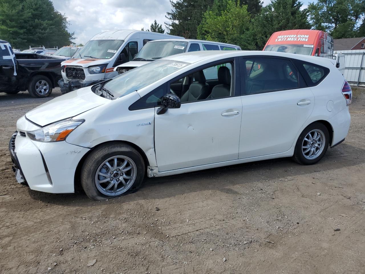 TOYOTA PRIUS V