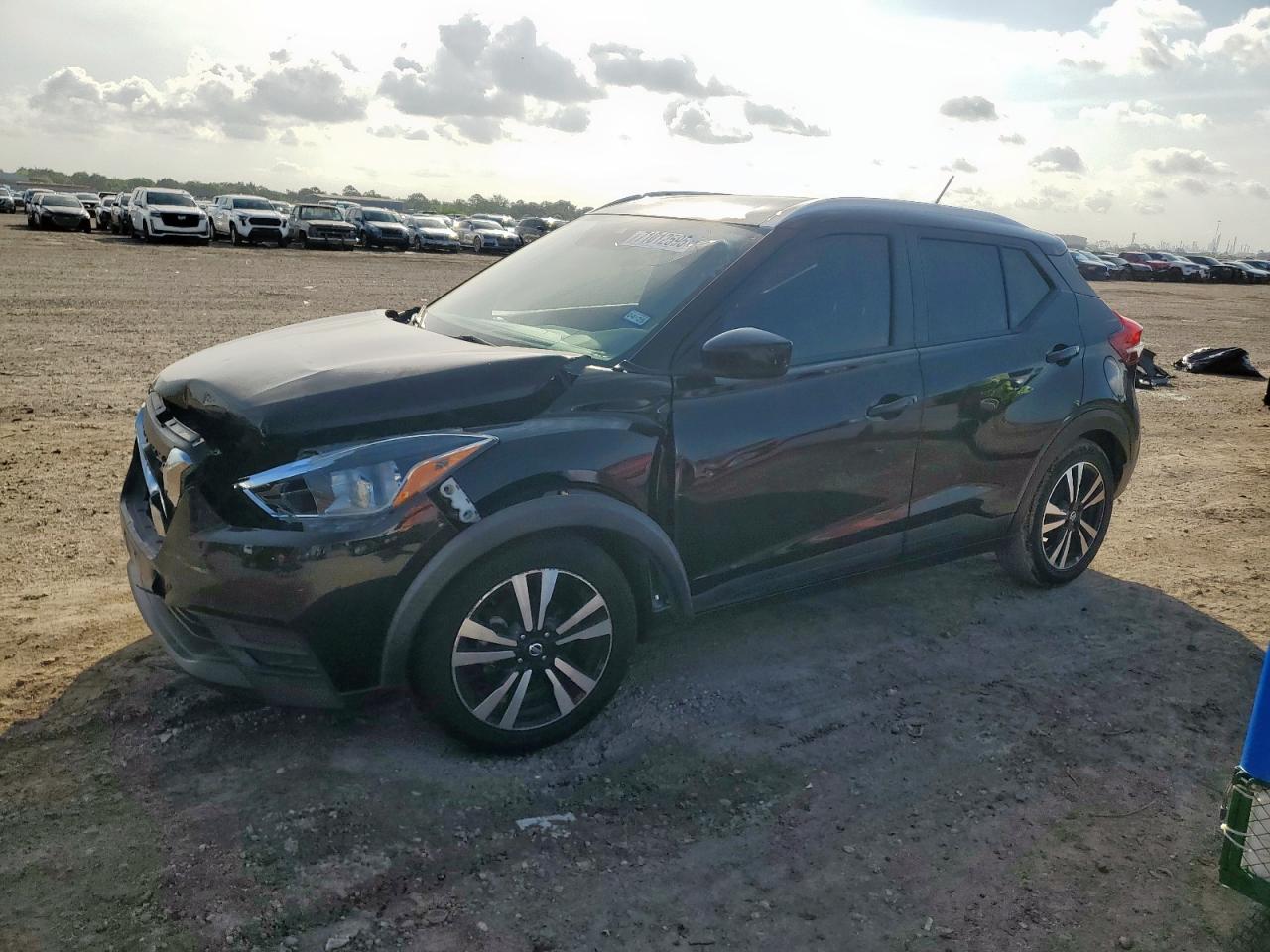NISSAN KICKS SV