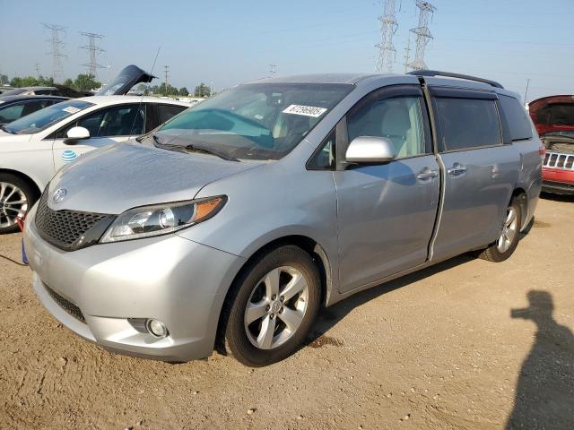 TOYOTA SIENNA LE