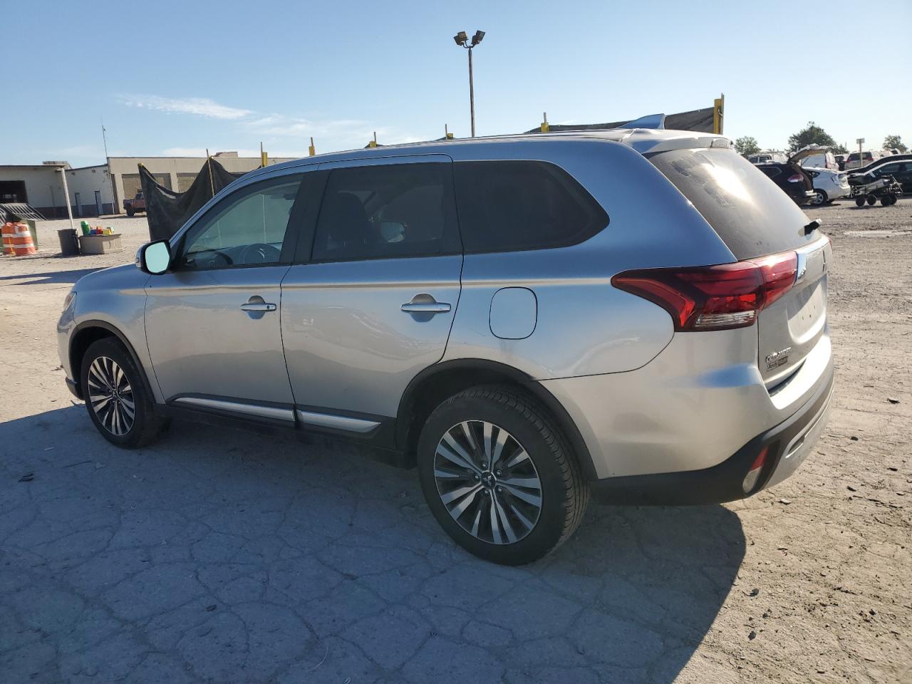 MITSUBISHI OUTLANDER SE
