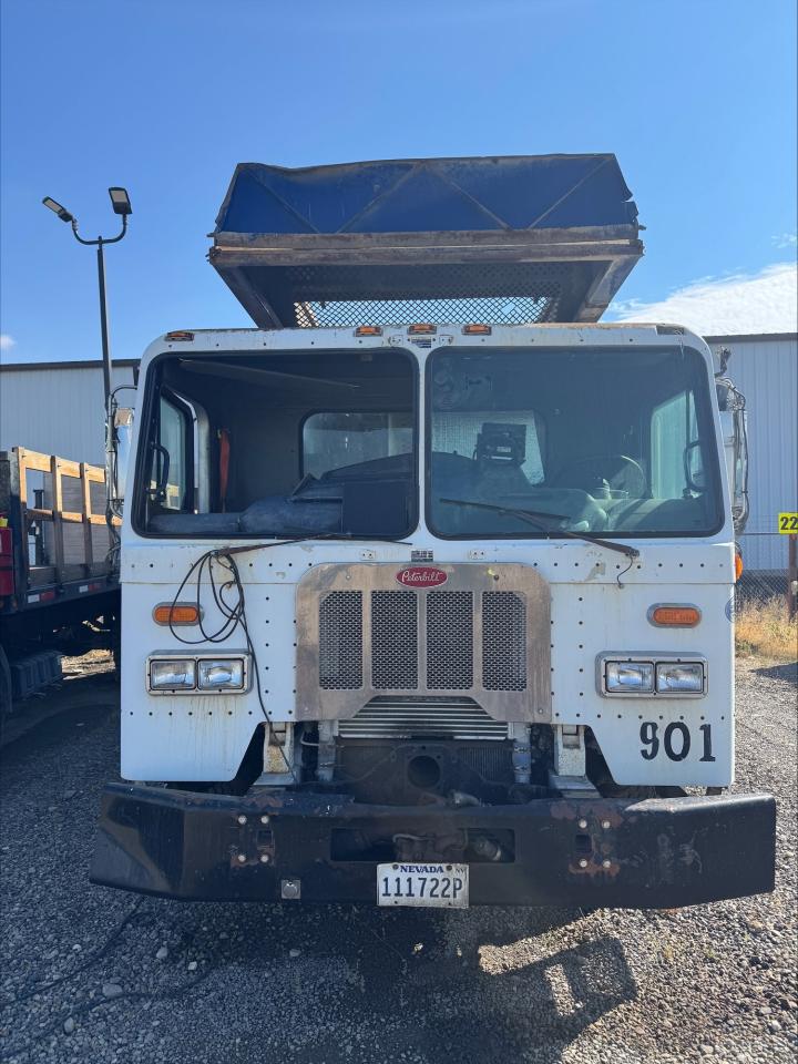 Lot #3241007707 2014 PETERBILT 320