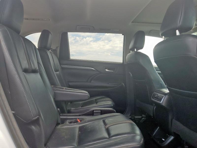 2018 TOYOTA HIGHLANDER SE 5TDKZRFH2JS541078