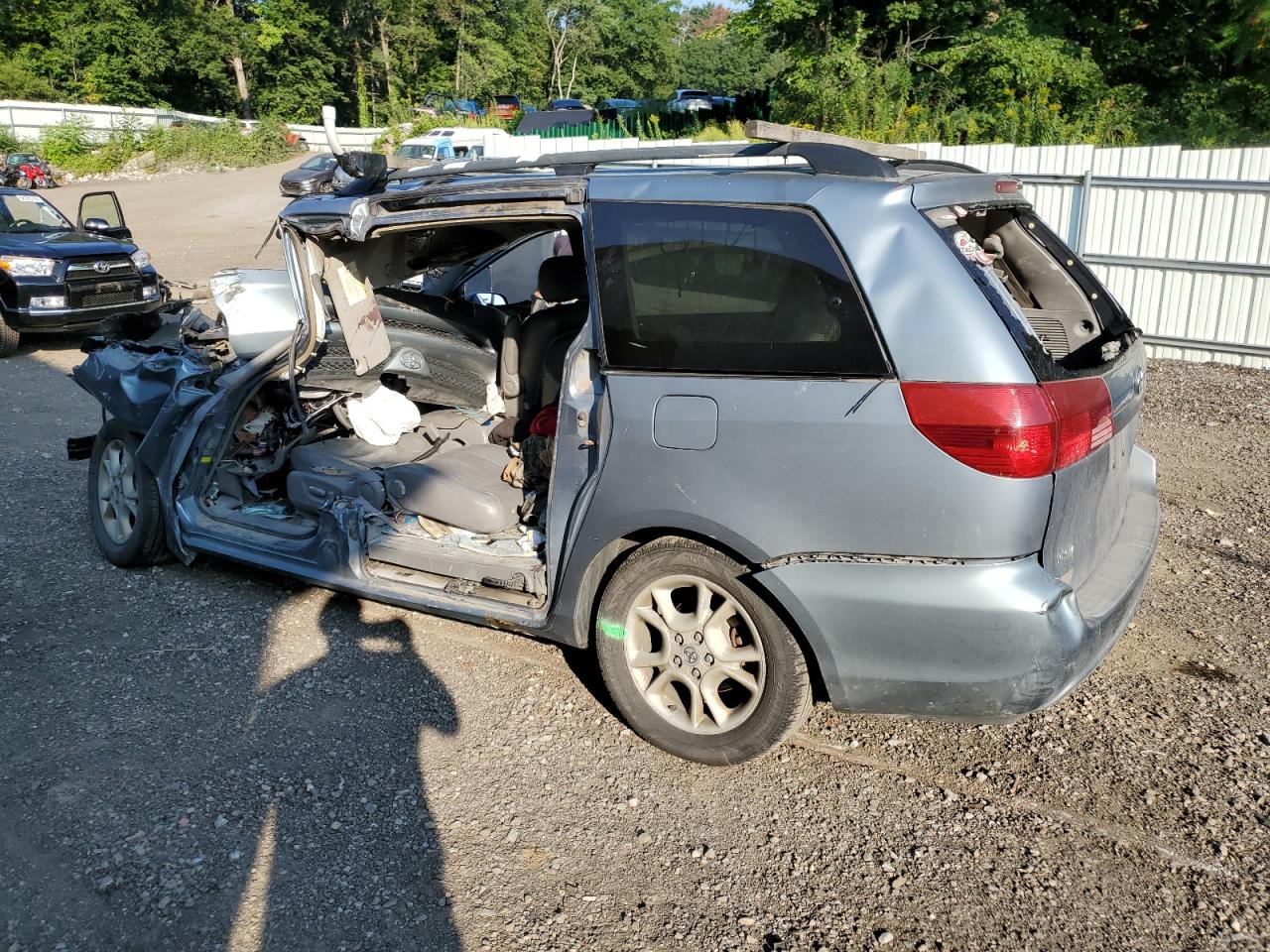 Lot #3291304443 2004 TOYOTA SIENNA XLE