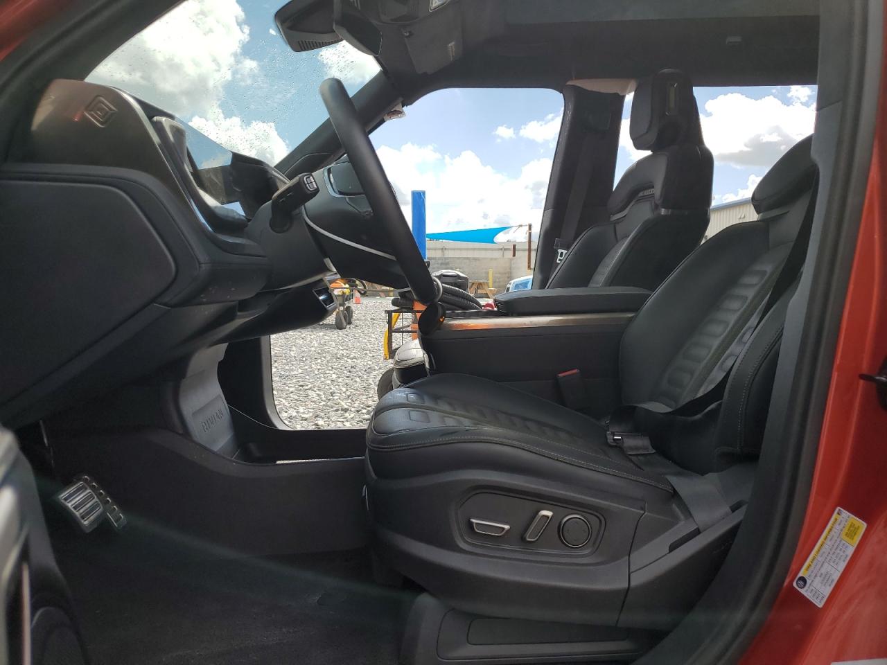 RIVIAN R1S ADVENTURE