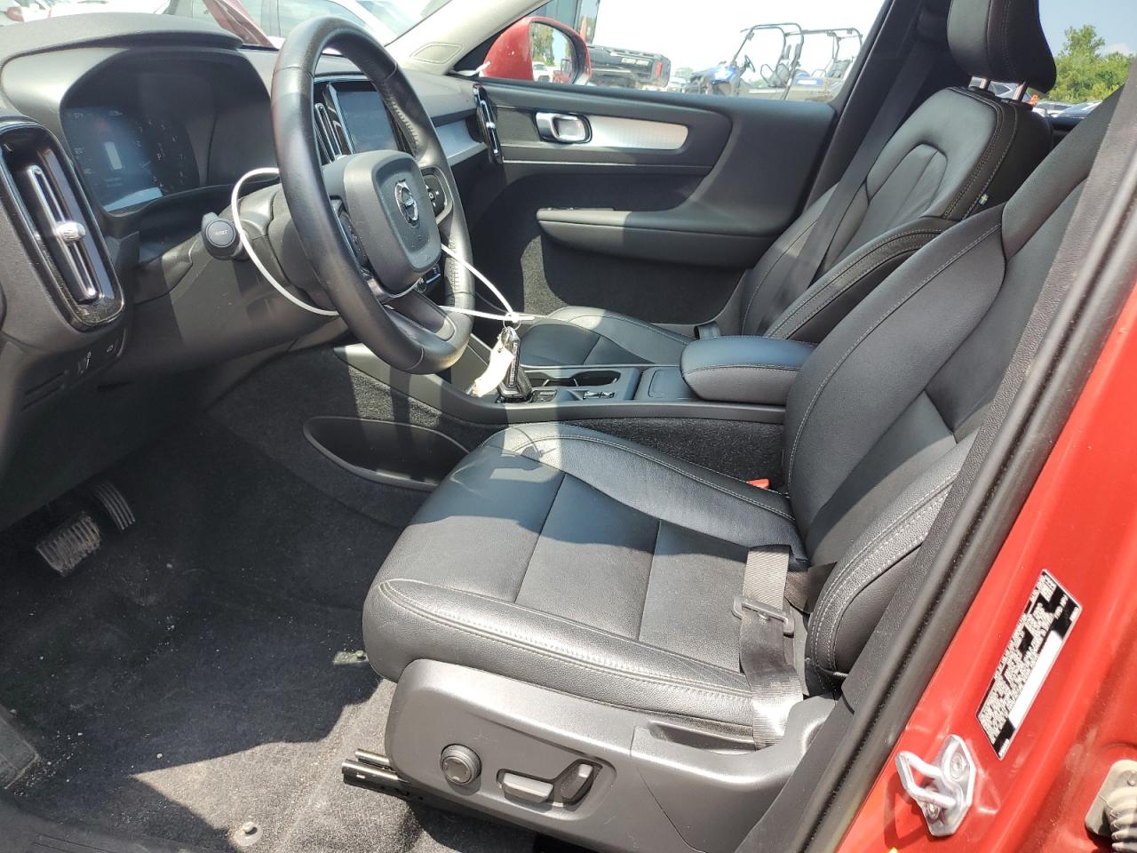 VOLVO XC40 T5 MOMENTUM