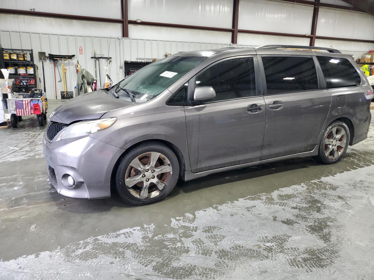 TOYOTA SIENNA SPORT