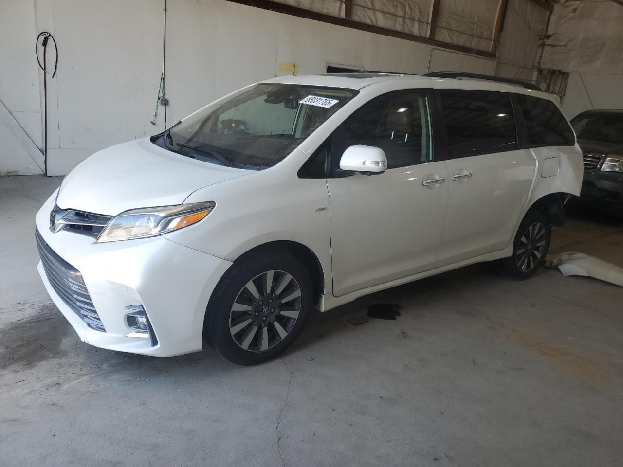 TOYOTA SIENNA XLE