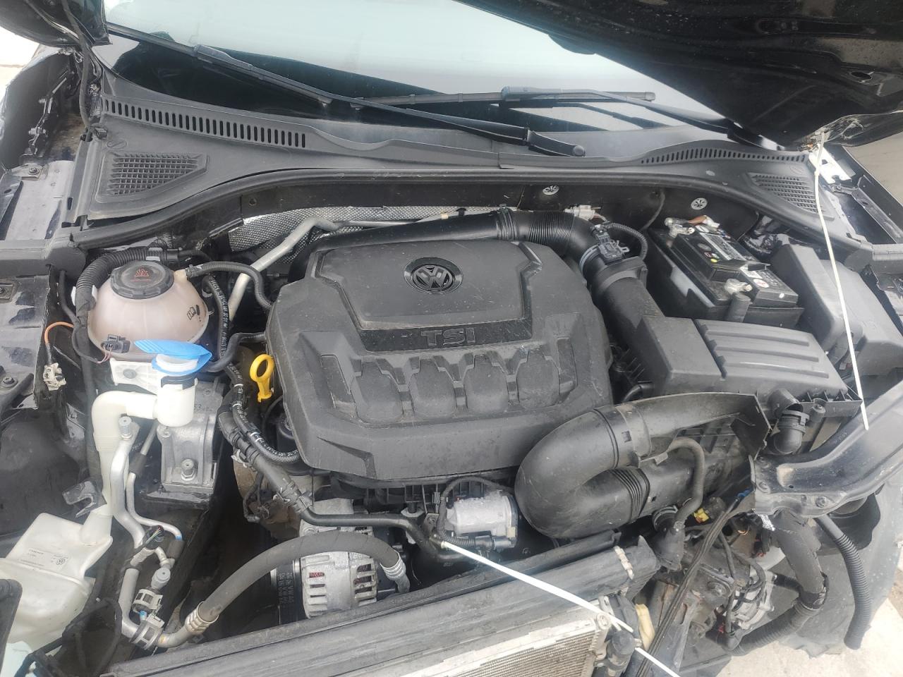 VOLKSWAGEN PASSAT SE