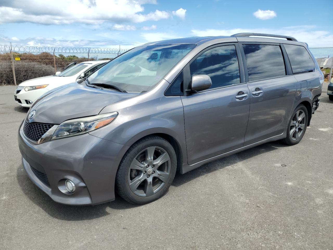 TOYOTA SIENNA SE