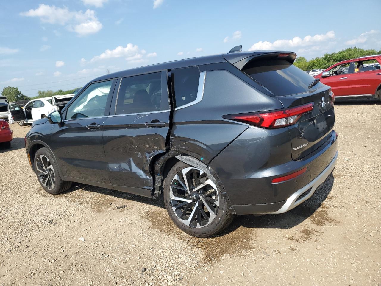 MITSUBISHI OUTLANDER SE