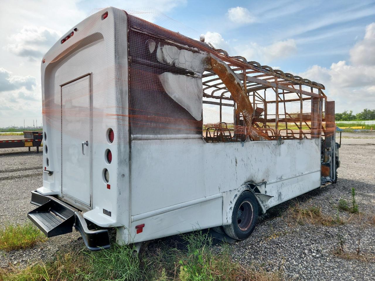 FORD ECONOLINE E450 SUPER DUTY CUTAWAY VAN