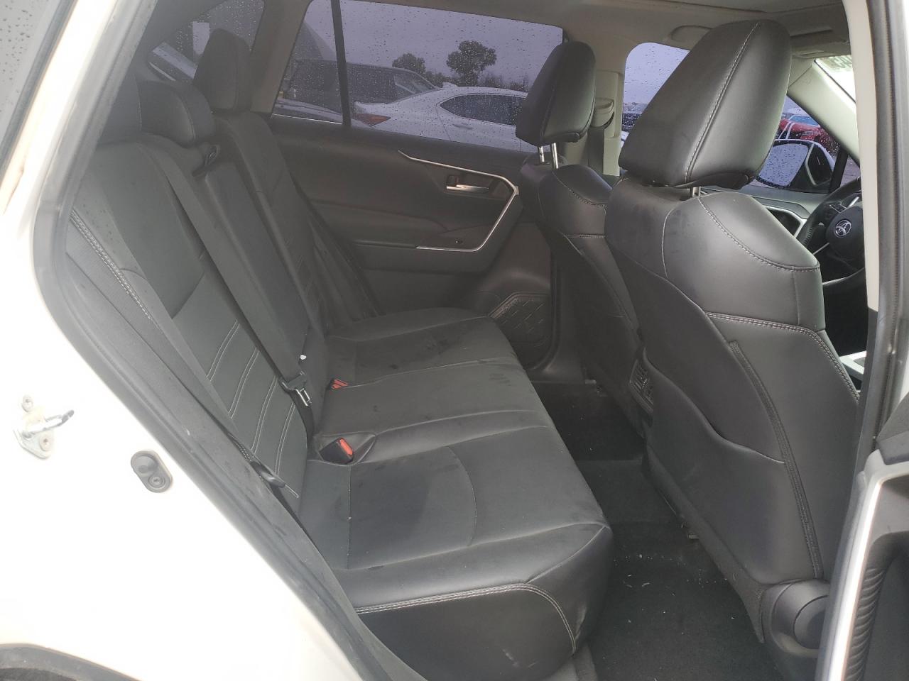 TOYOTA RAV4 XLE PREMIUM