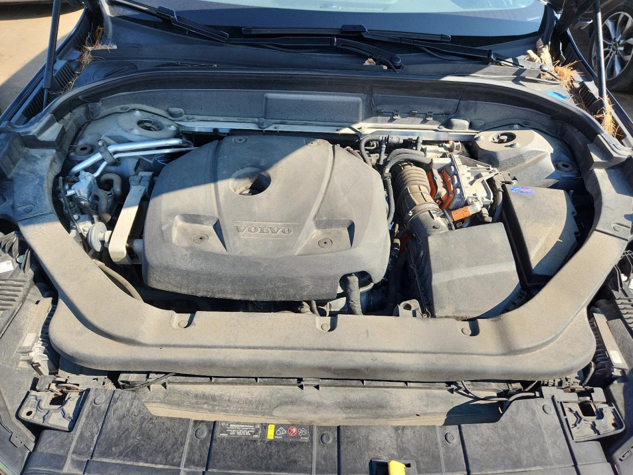 VOLVO XC60 T8 MOMENTUM