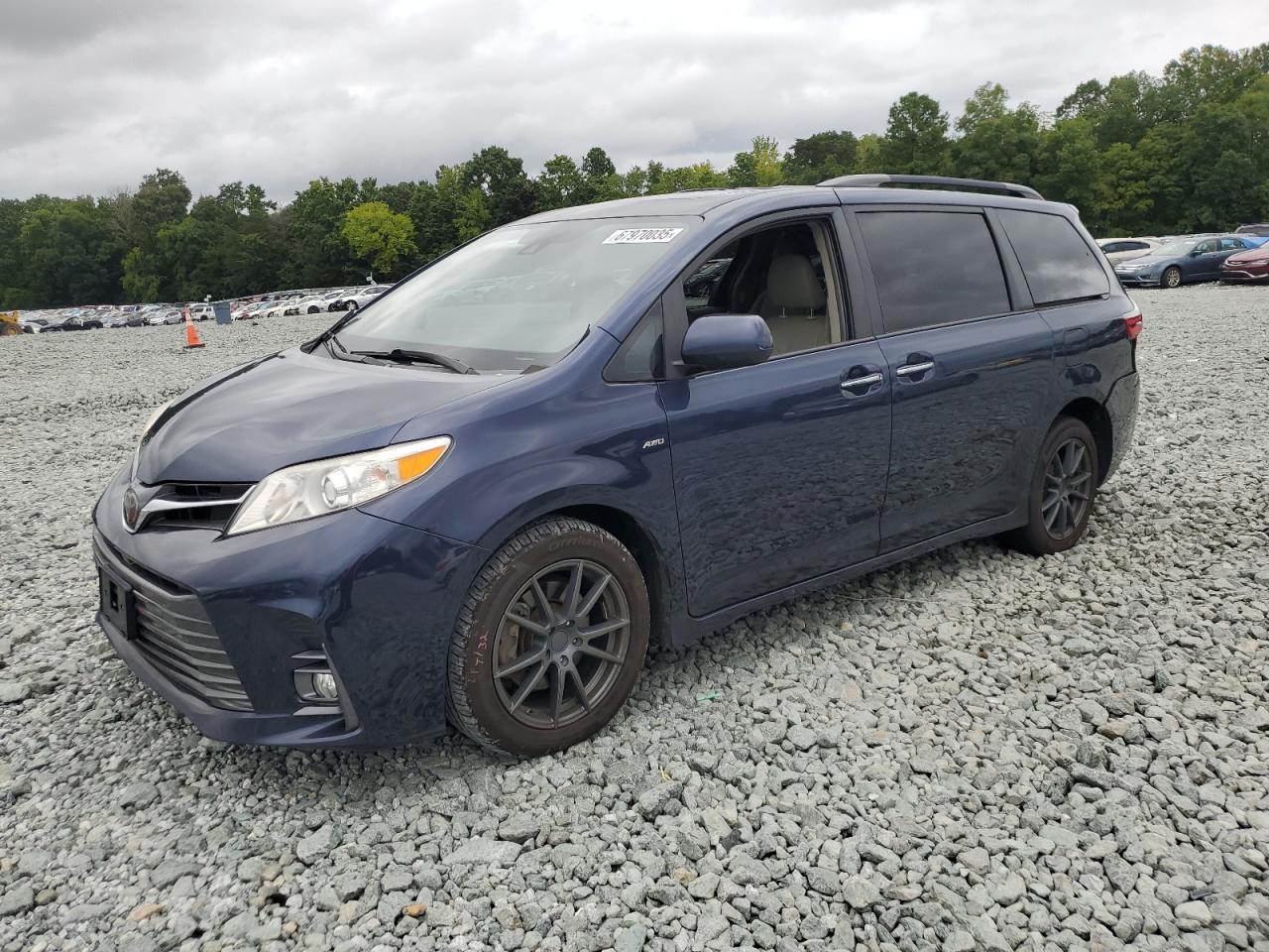TOYOTA SIENNA XLE
