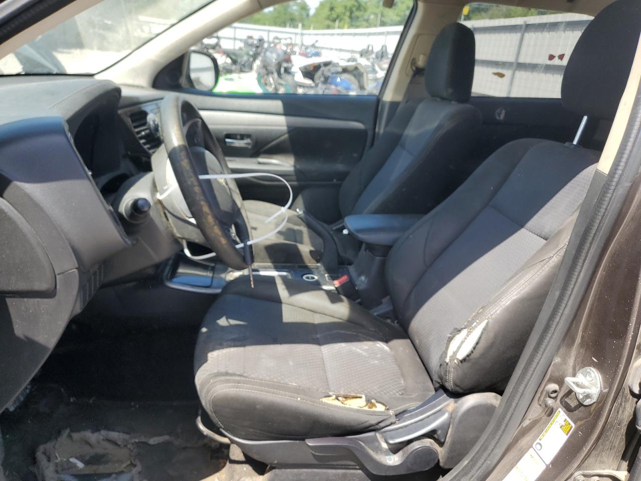 MITSUBISHI OUTLANDER SE