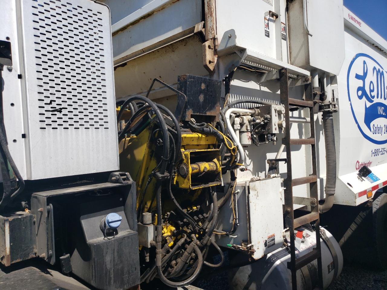 Lot #3268883232 2014 PETERBILT TRACTOR 320