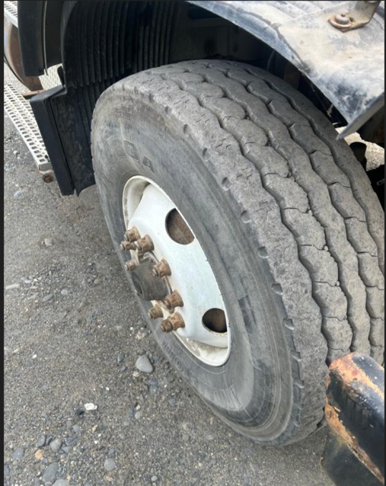 Lot #3240960196 2002 VOLVO VHD