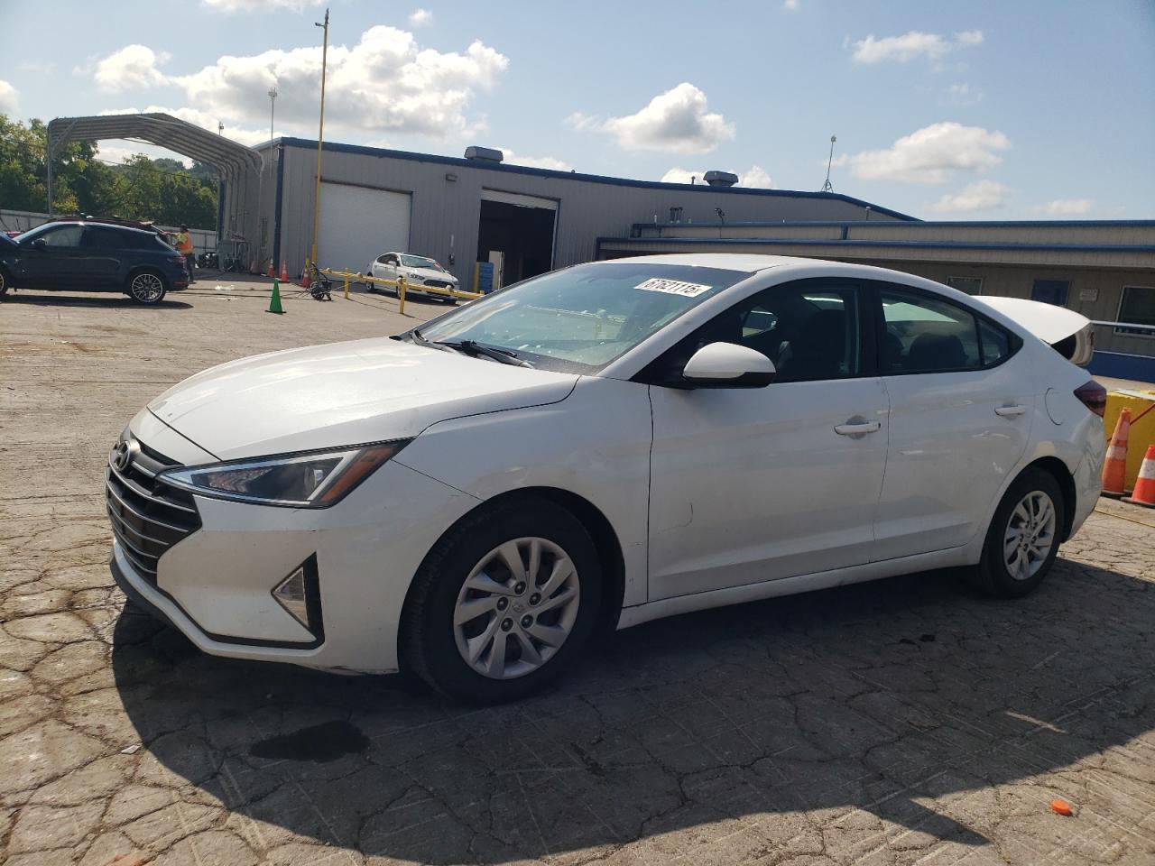 HYUNDAI ELANTRA SE