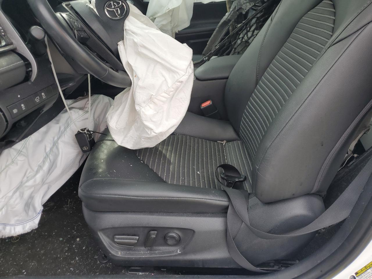 TOYOTA CAMRY SE NIGHT SHADE