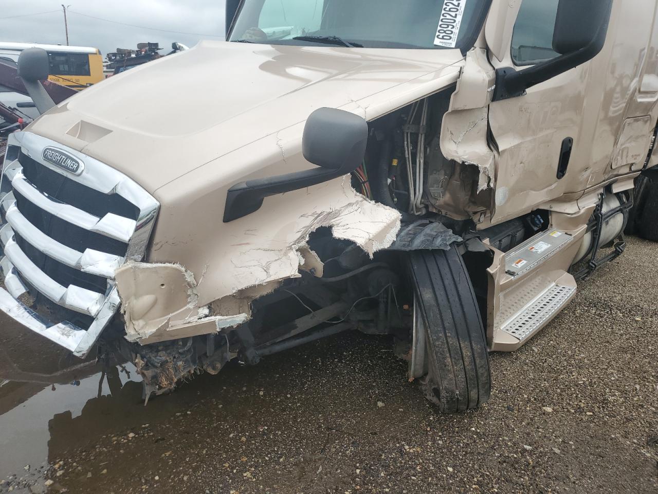 Lot #3298191037 2021 FREIGHTLINER CASCADIA 1