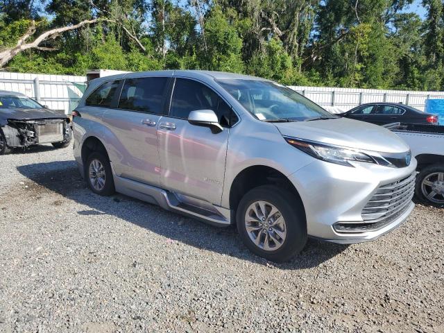 2022 TOYOTA SIENNA LE 5TDKRKEC8NS079788