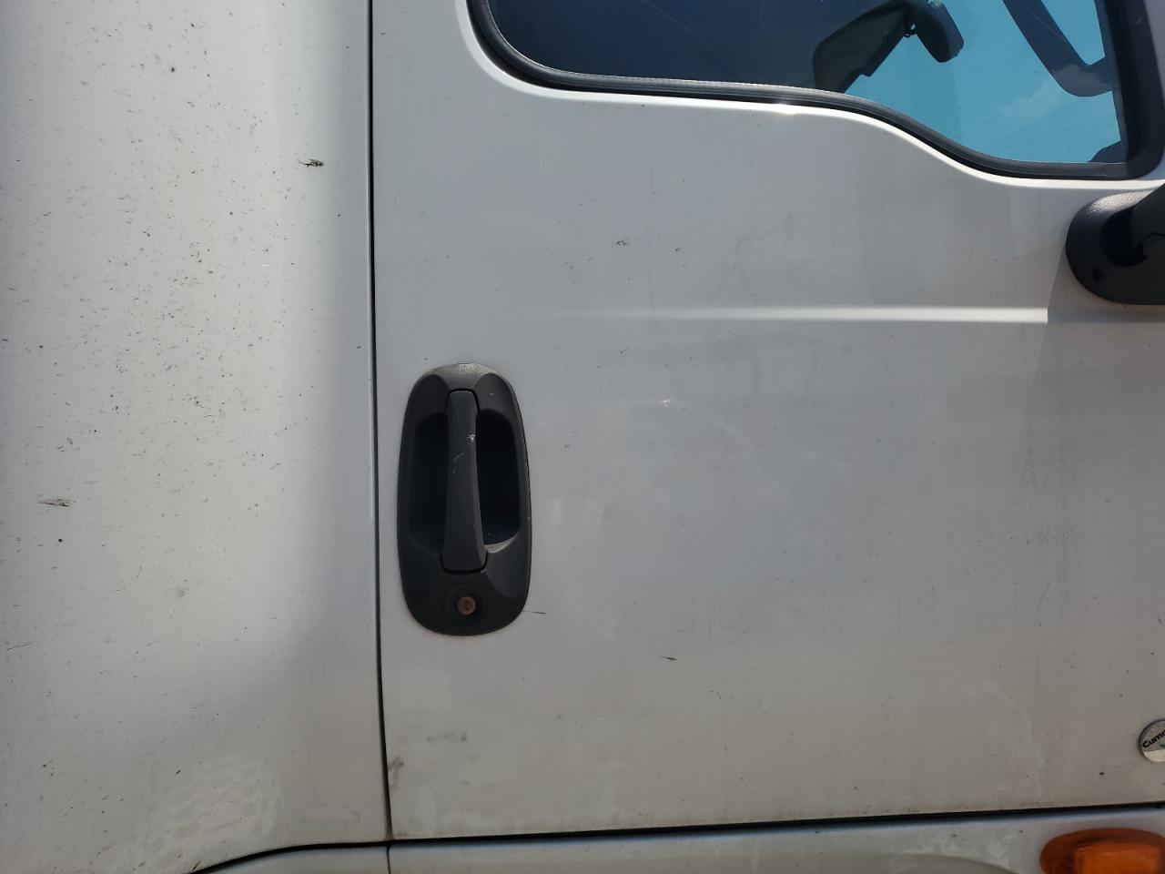 Lot #3301832326 2019 INTERNATIONAL LT625