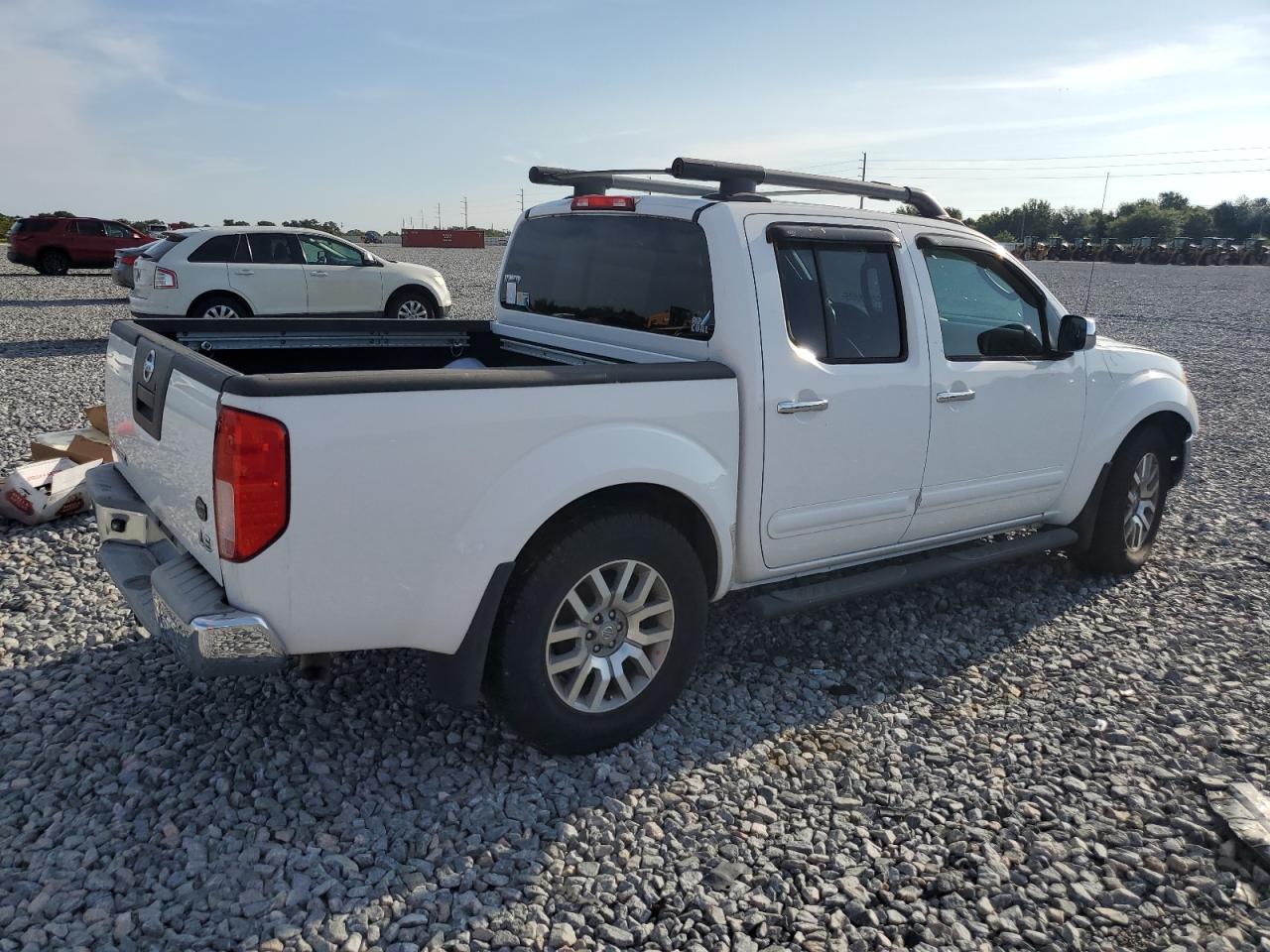 NISSAN FRONTIER CREW CAB SE